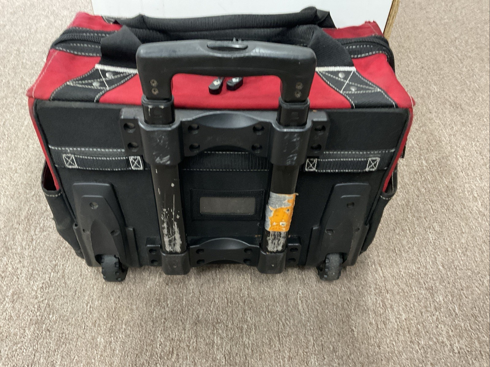Husky GP-43196N13 18″ 600-Denier Red Contractor’s Rolling Tool Bag