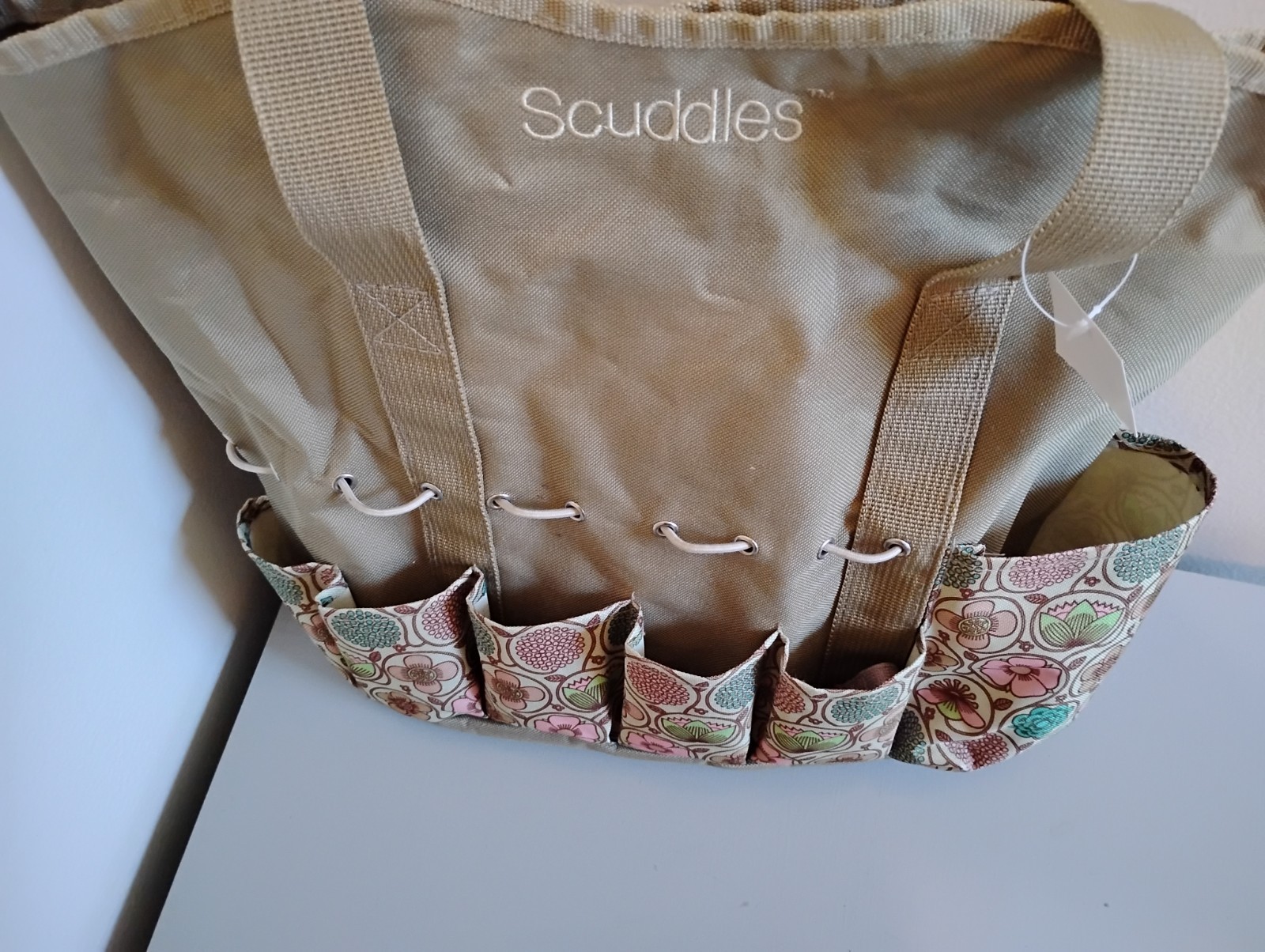 Garden Tool tote bag by Scuddles. Plenty of storage inside/out. Near Mint.