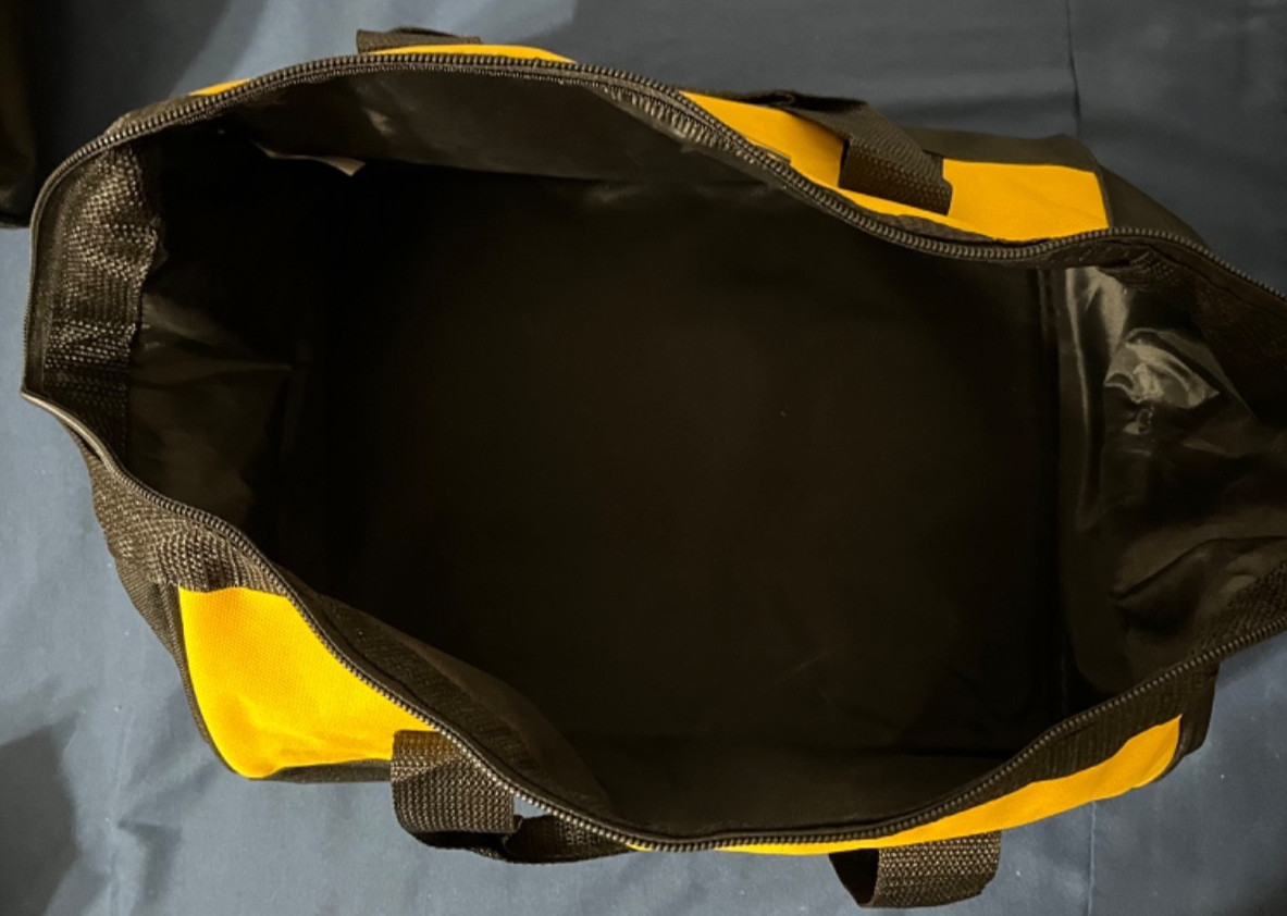 4 NEW QUALITY DEWALT BAGS MEASURING 18″, 15″,13″ & 11″. ***SEE DESCRIPTION***