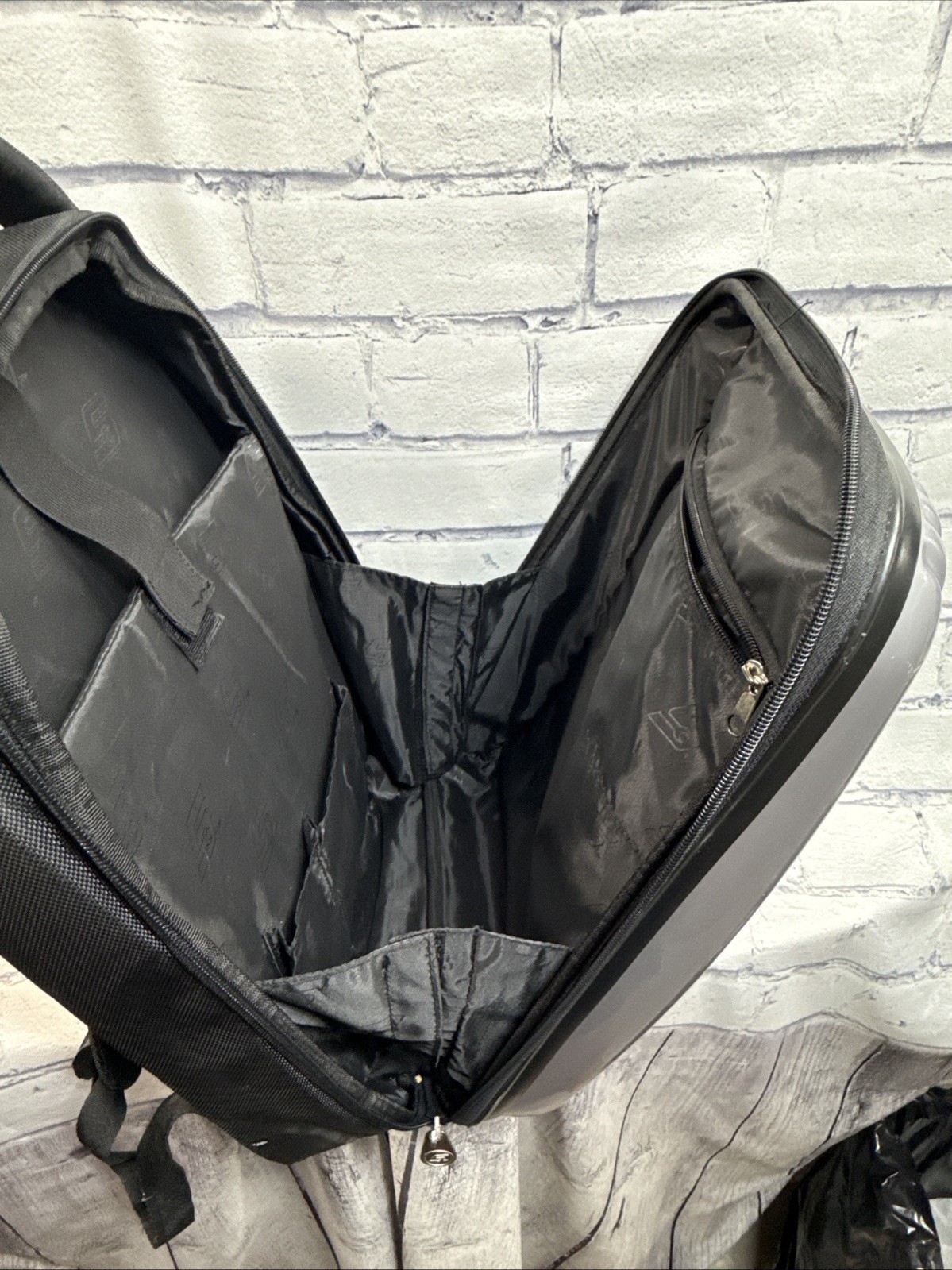 Snap-On Luggage Backpack Hard Cover Clam Shell Black Silver Carryon Laptop Bag
