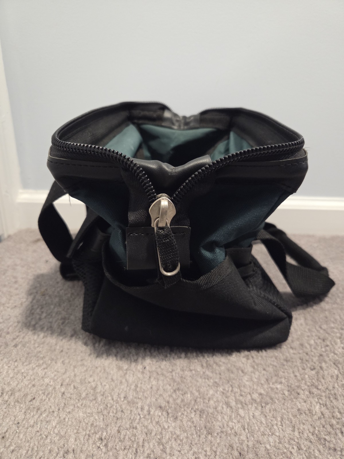 Craftsman 12″ Wide Mouth Accordion Style Zippered Tool Bag 12″x9″x7″ Green Black