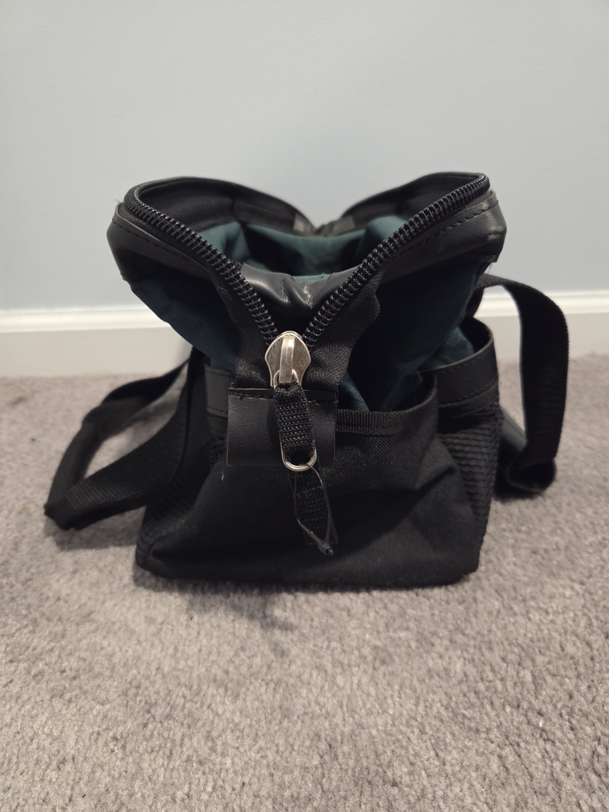 Craftsman 12″ Wide Mouth Accordion Style Zippered Tool Bag 12″x9″x7″ Green Black