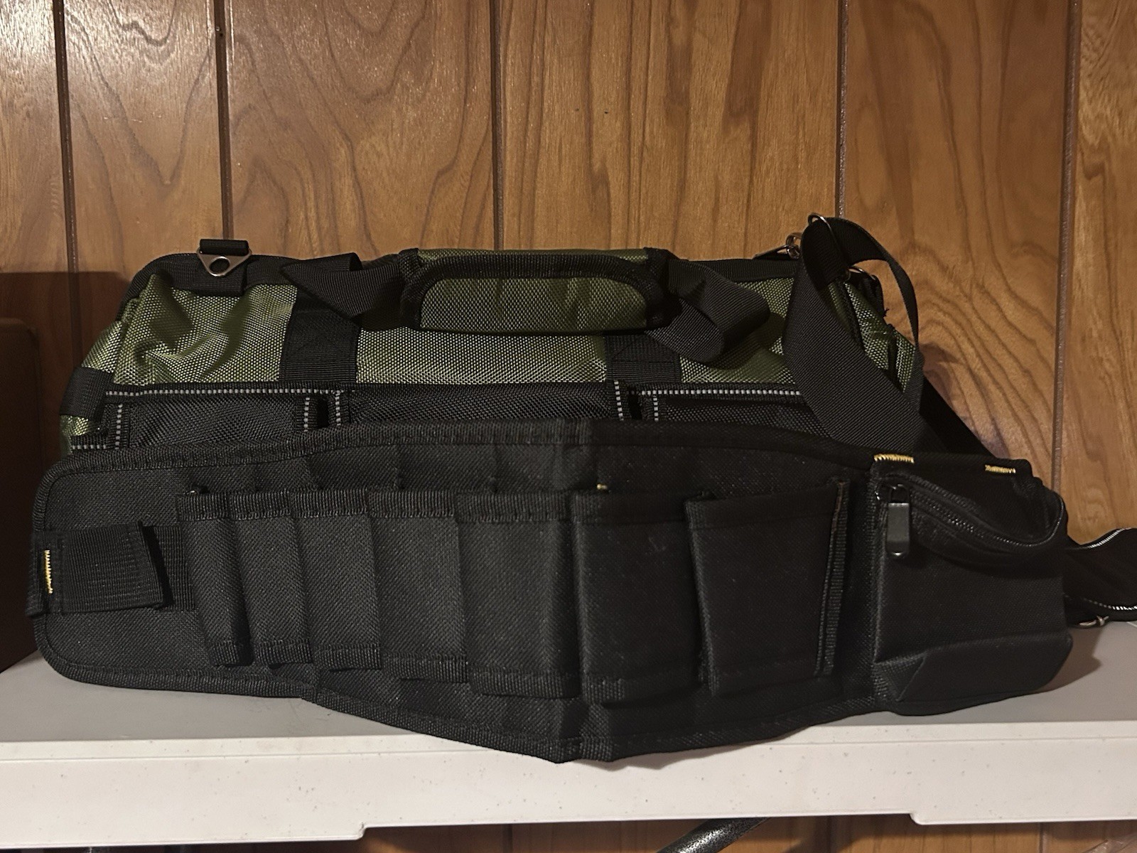 16 Inch Tool Bag with 25 Pockets Heavy Duty with magnetic wrist strap, Tool Belt