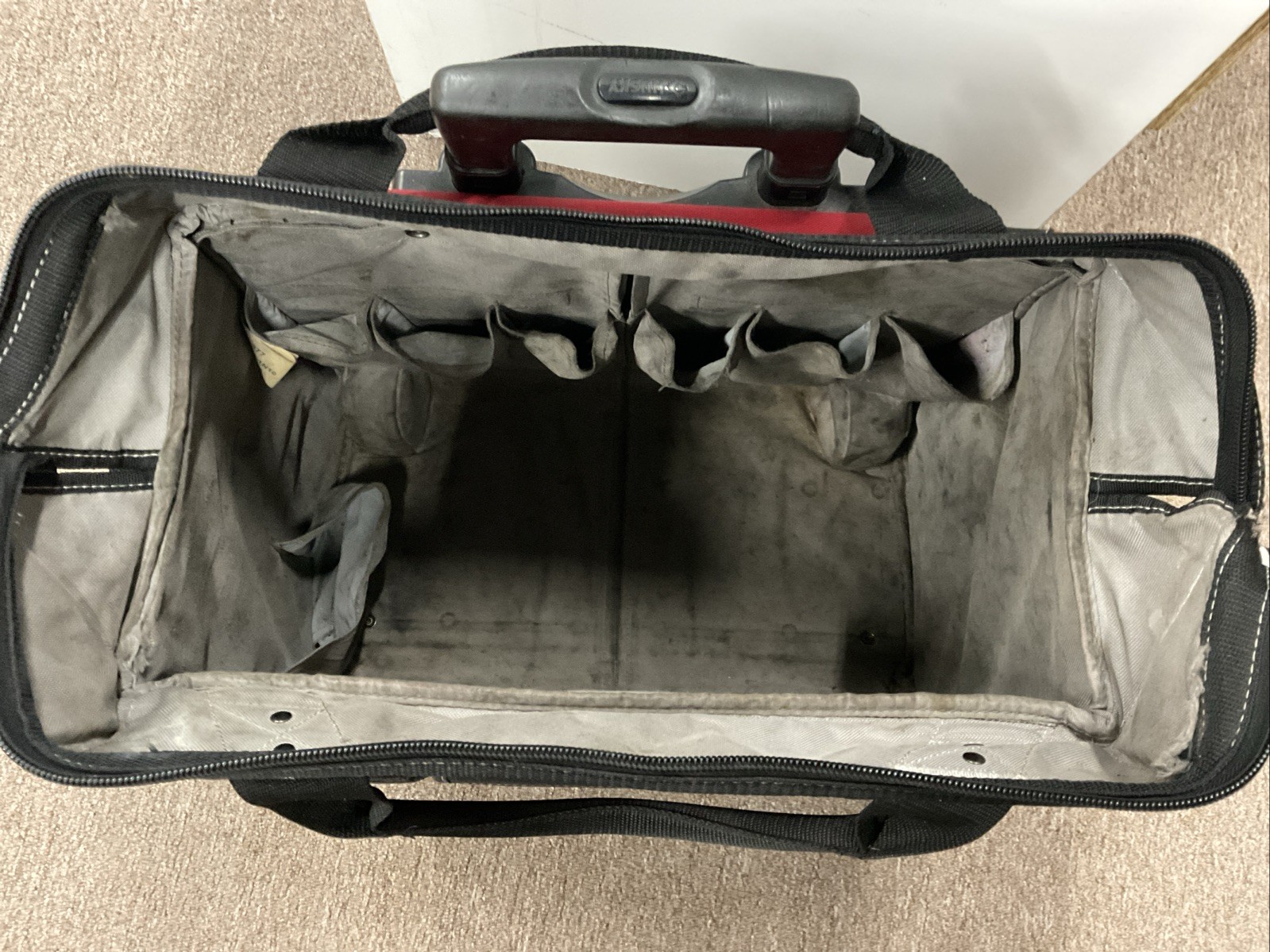 Husky GP-43196N13 18″ 600-Denier Red Contractor’s Rolling Tool Bag