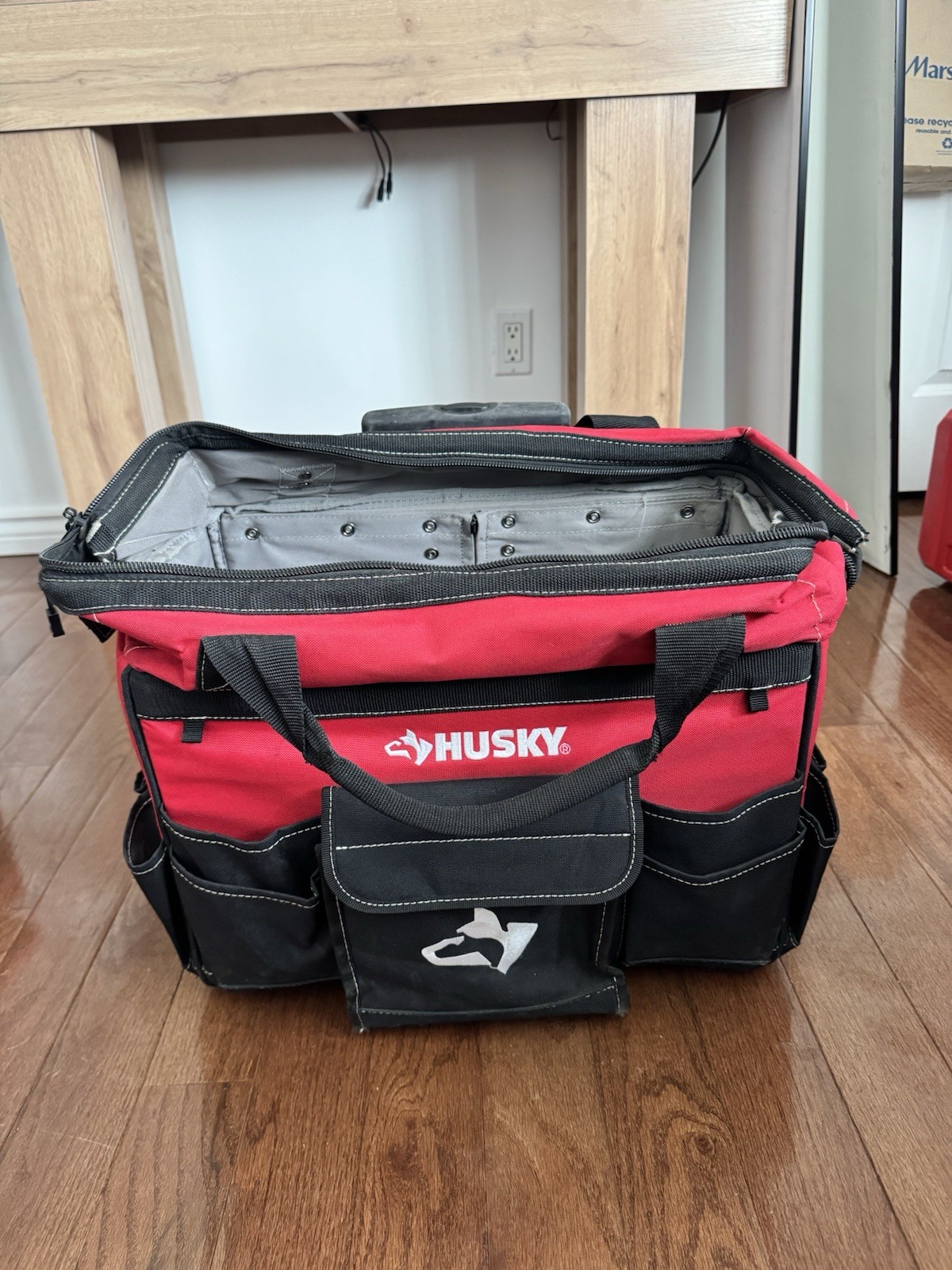 Husky GP-43196N13 18″ 600-Denier Red Contractor’s Rolling Tool Bag – Heavy Use