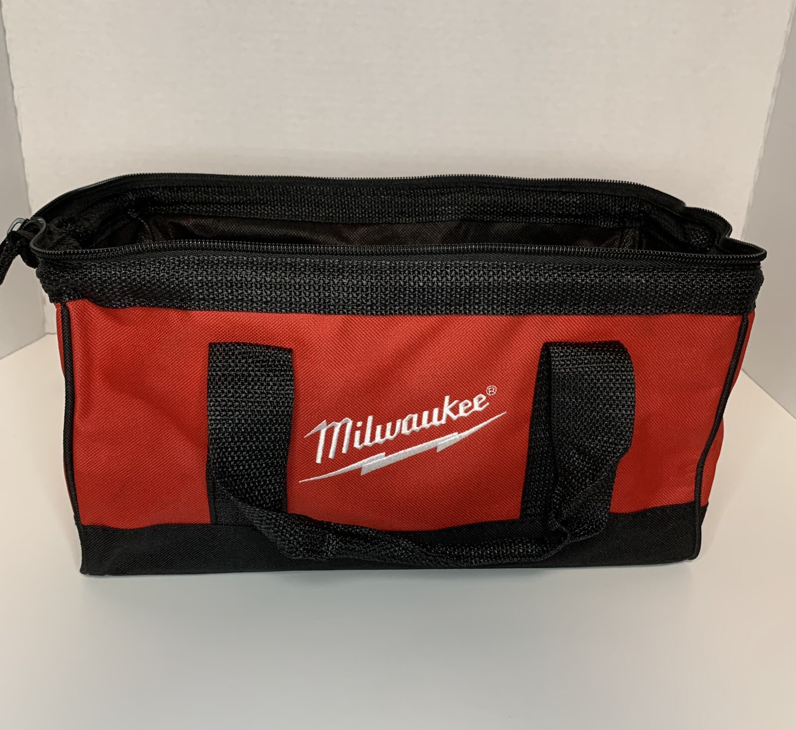 Milwaukee Nylon Heavy Duty Tool Bag 13 in x 7 in x 7 in. N902048019