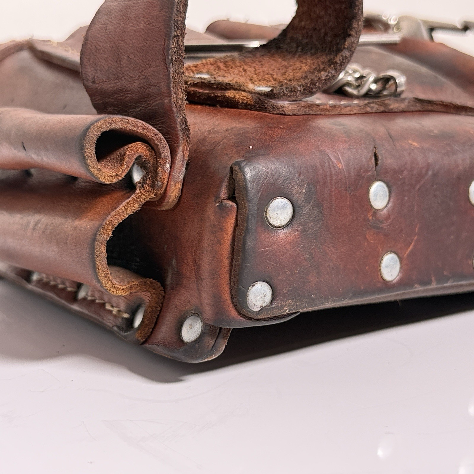 Ideal Tuff Tote 35-950 T-5 Premium Leather Electricians Tool Belt Tape Holder