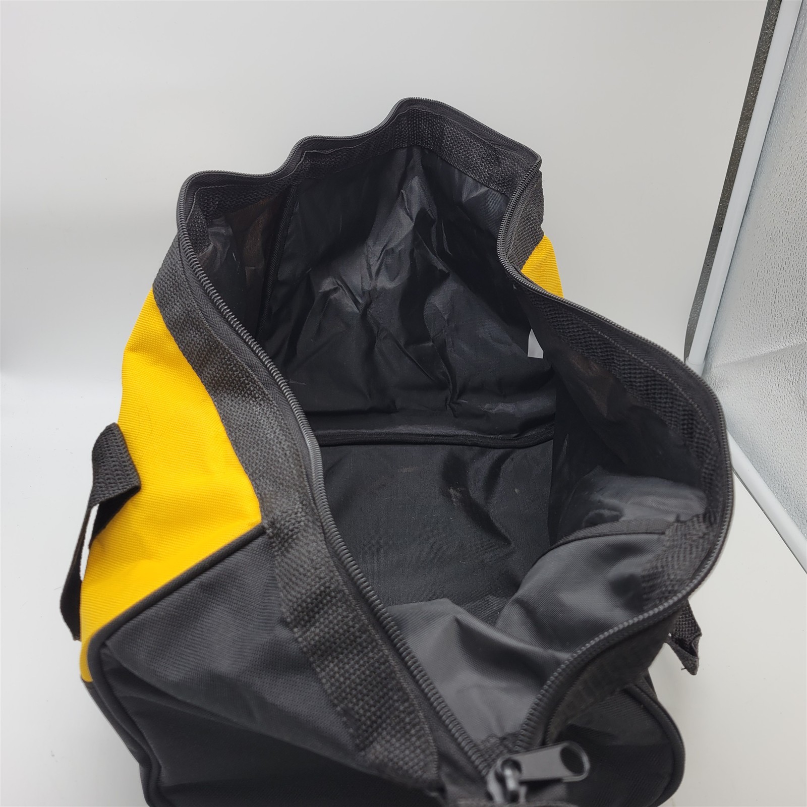 Dewalt 13″ Tool Bag Balistic Nylon With Zipper Closure 13 x 10 x 10 NA705139