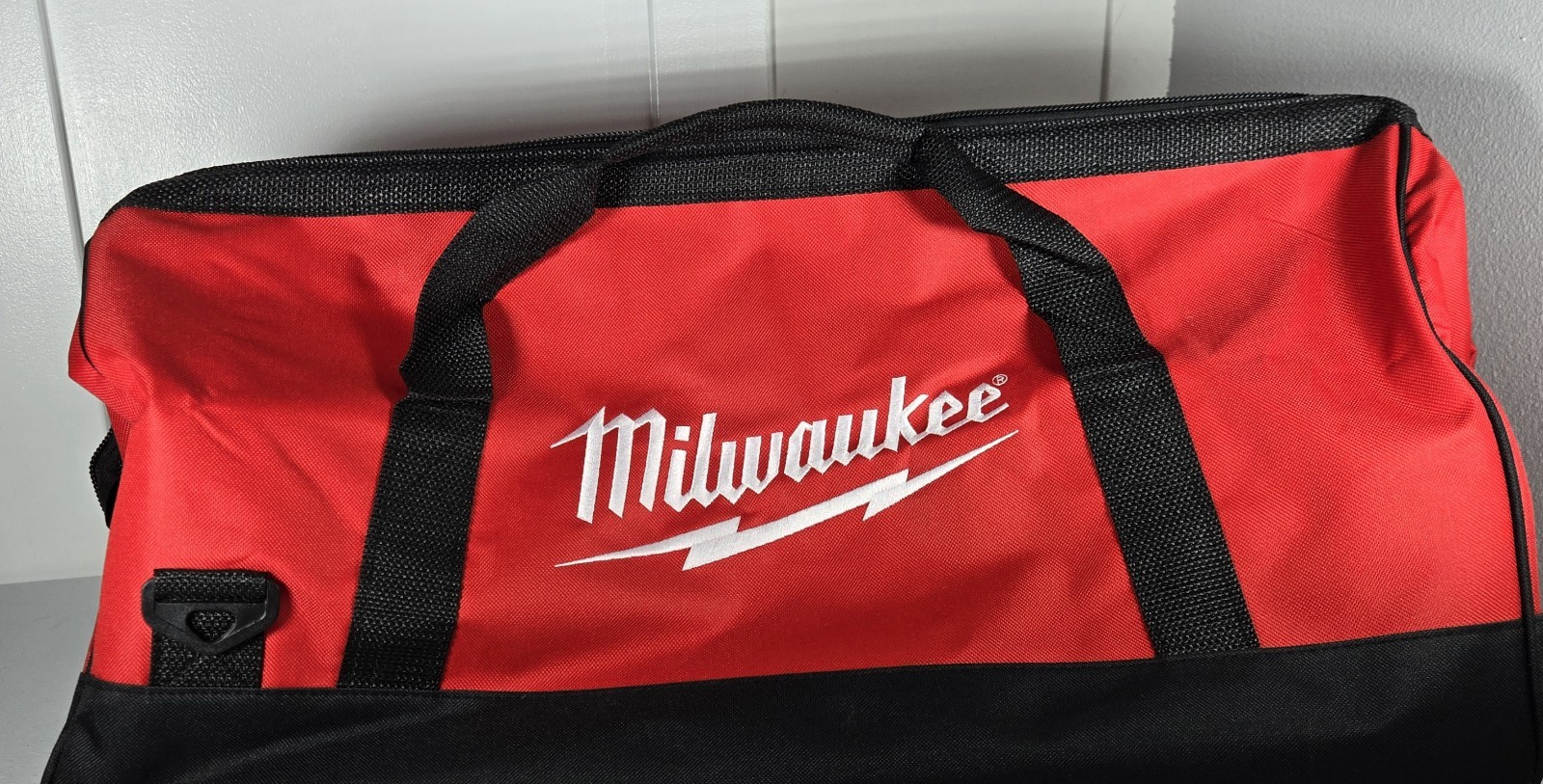Milwaukee 22″ Heavy Duty Tool Bag Red Black Polyester Contractor Storage