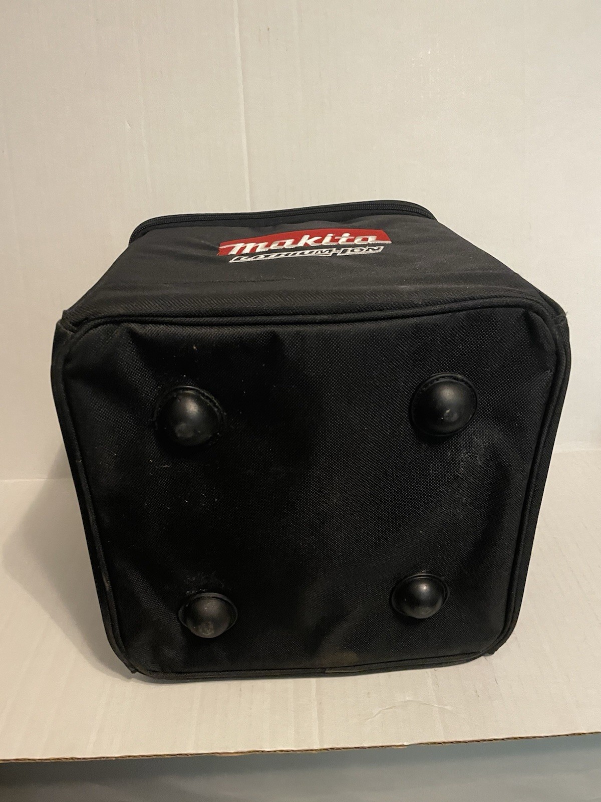 Makita 10″ Square Lithium-Ion Storage/Carry bag with Shoulder Strap & Dividers