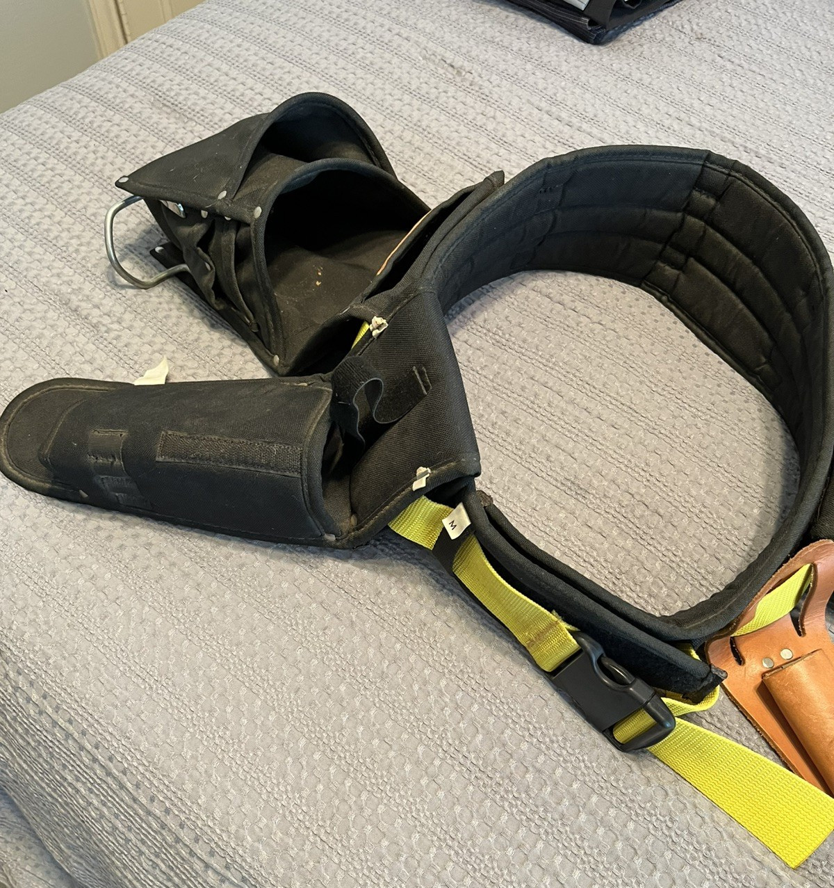 Padded tool belt with multiple Stanley Pouches, Drill Holster and Knife Sleeve
