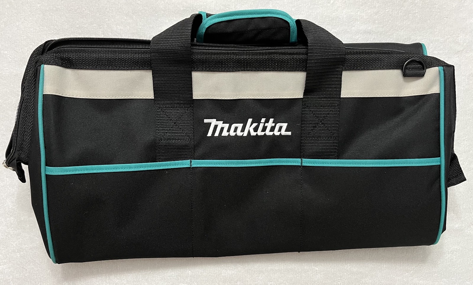New Makita 21” XGT Contractors Tool Bag 21” x 12” x 11” With 10 Pockets