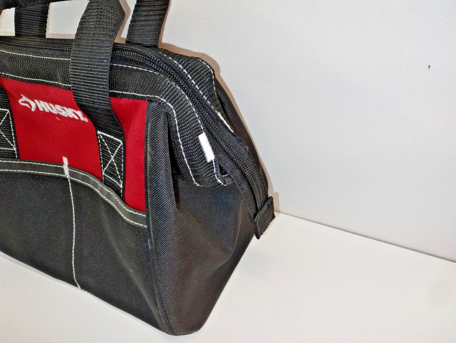 Husky 10″ Zippered Tool Bag, Pre-Owned, Not Used, VGC! Red & Black.