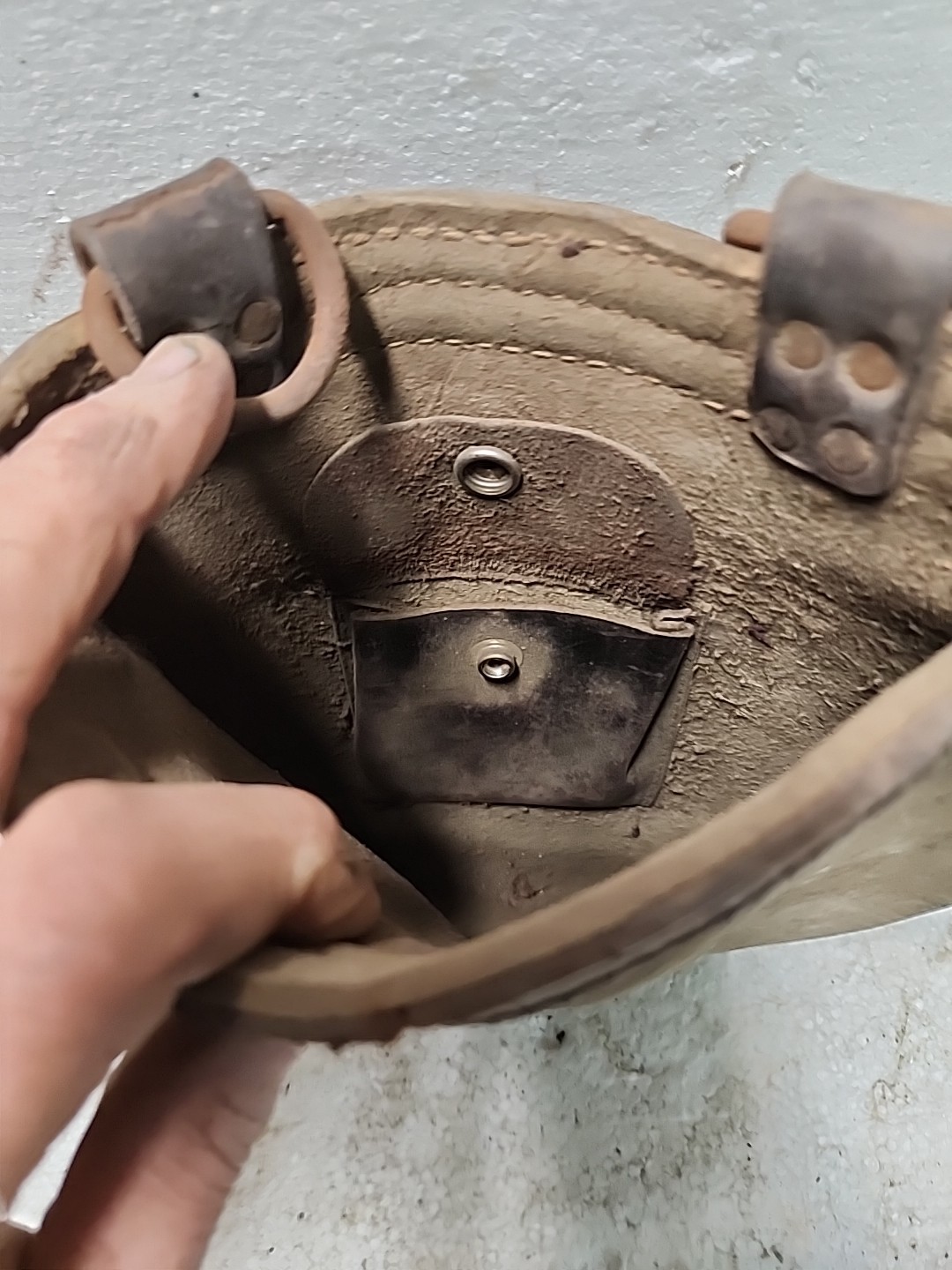 (500) Antique Leather Linemans Tool Pouch With Inner Pocket.