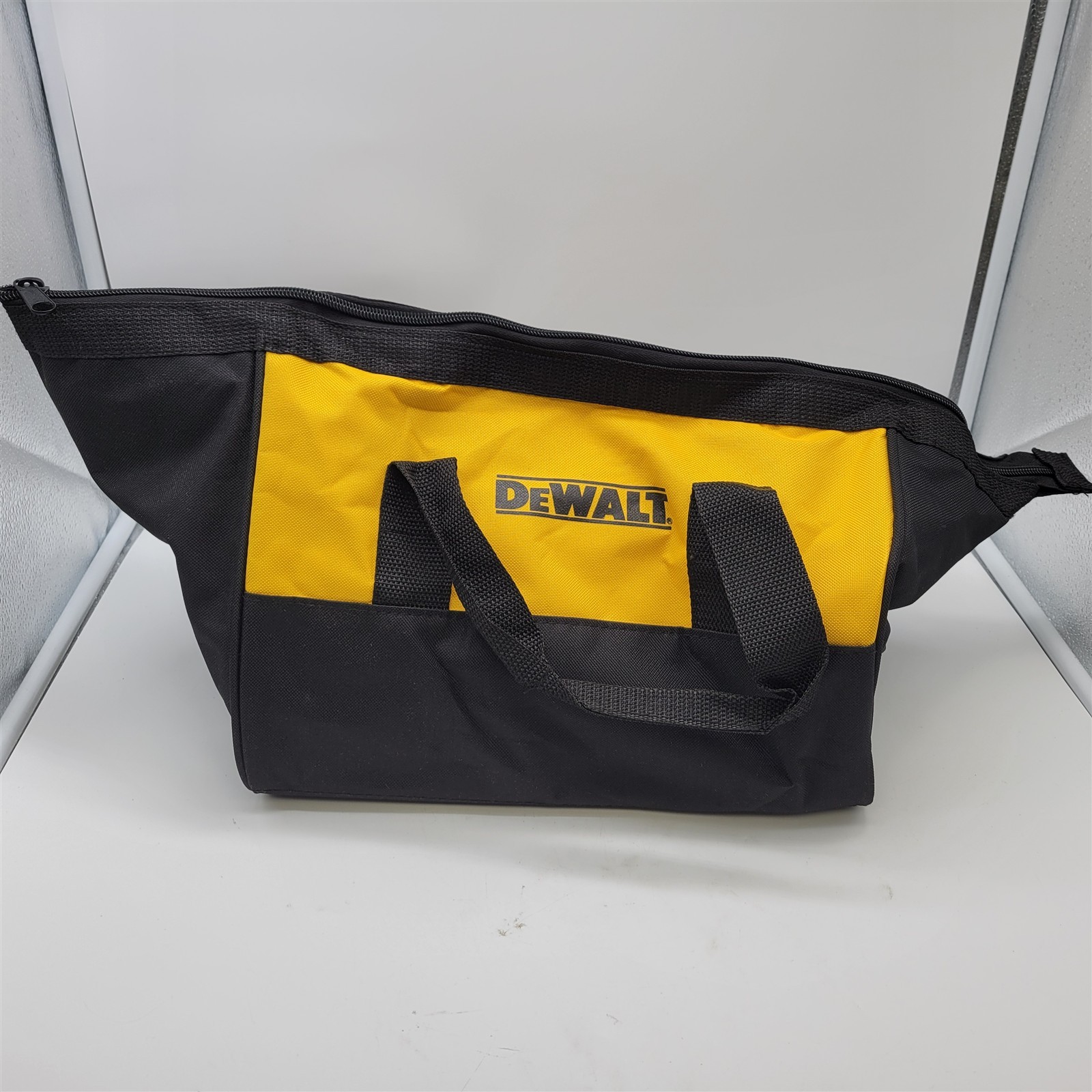 Dewalt 13″ Tool Bag Balistic Nylon With Zipper Closure 13 x 10 x 10 NA705139