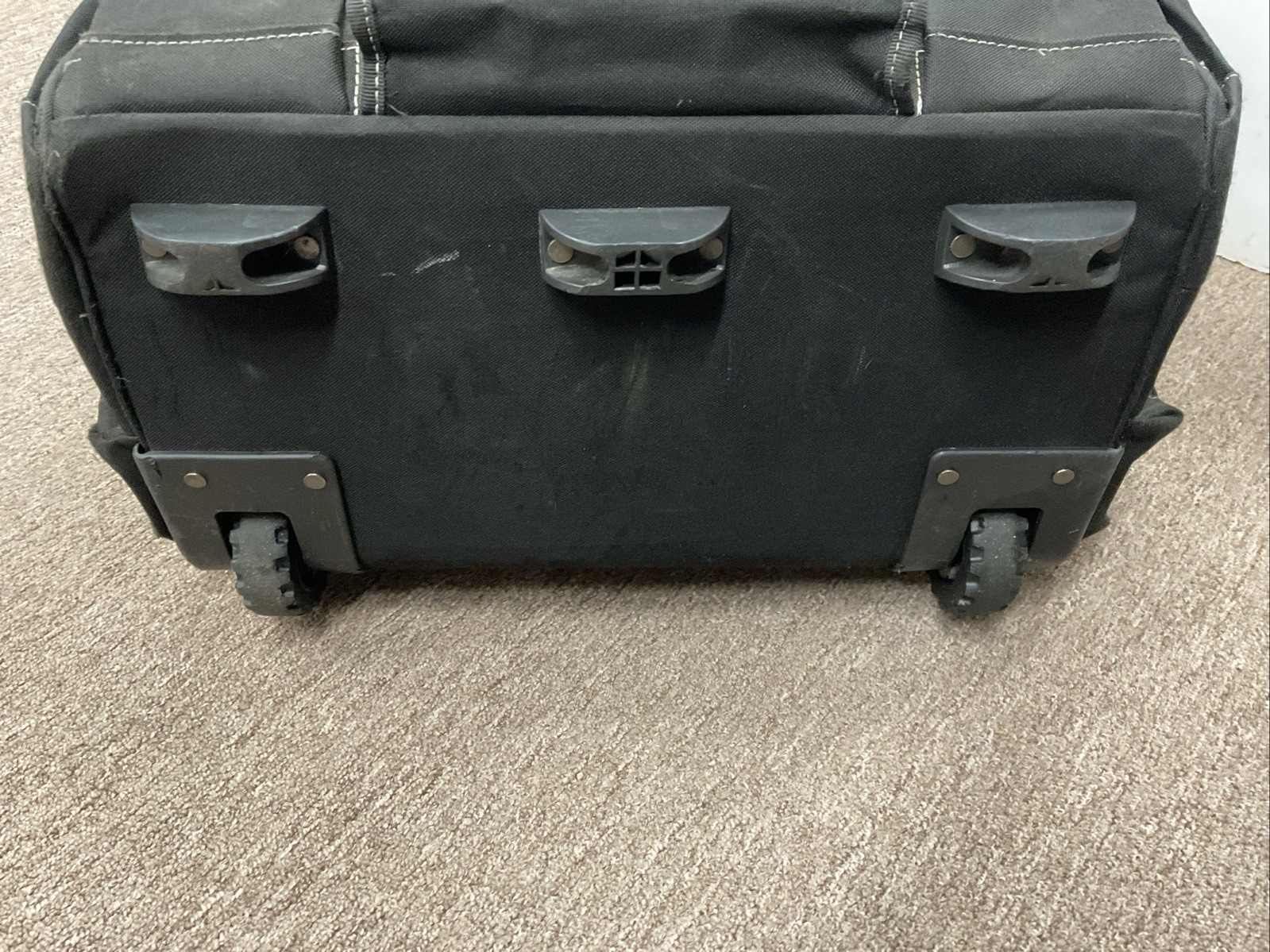 Husky GP-43196N13 18″ 600-Denier Red Contractor’s Rolling Tool Bag