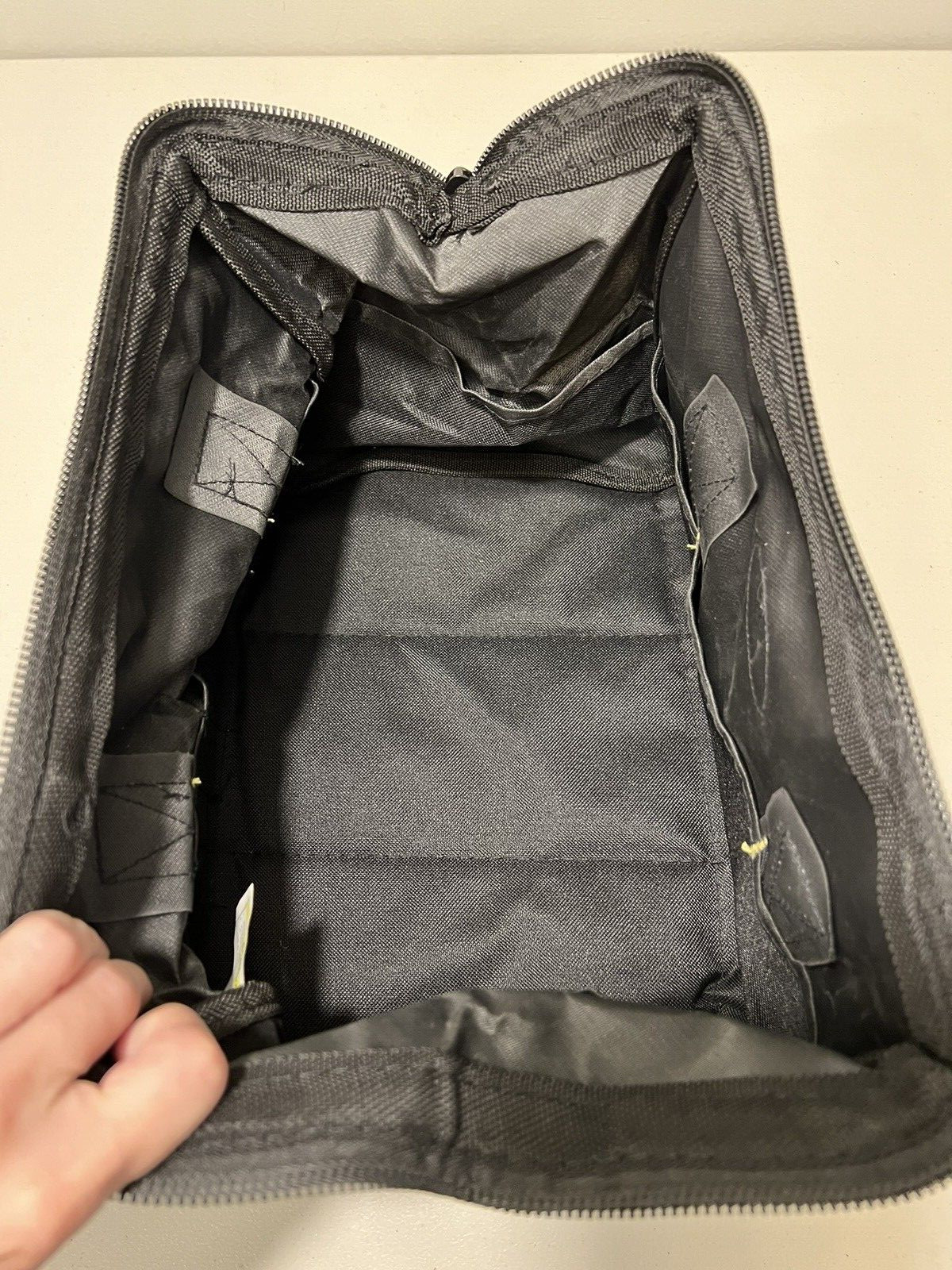 NWT* Voyager 12 Inch Tool Bag 21 Pockets 24 Lb Capacity Portable Durable