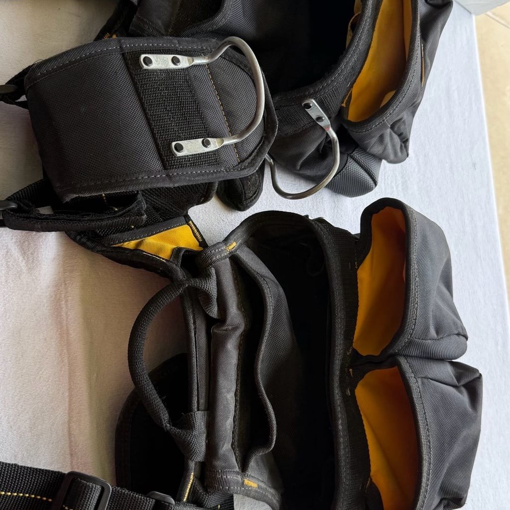 DEWALT DG5641 20-Pocket Pro Framer’s Combo Apron with Yoke-Style Suspenders