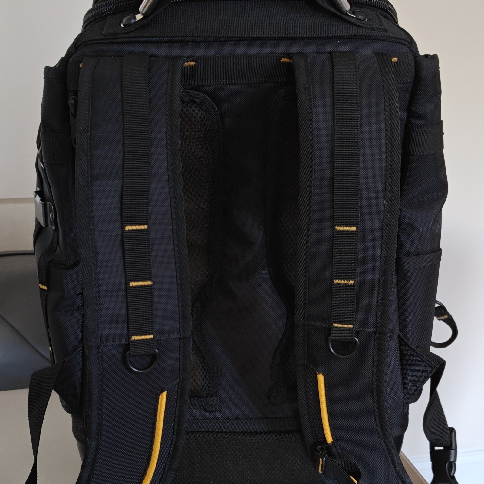 Fluke Pack30 Large Tool Backpack Fabric Black/Yellow with Handle