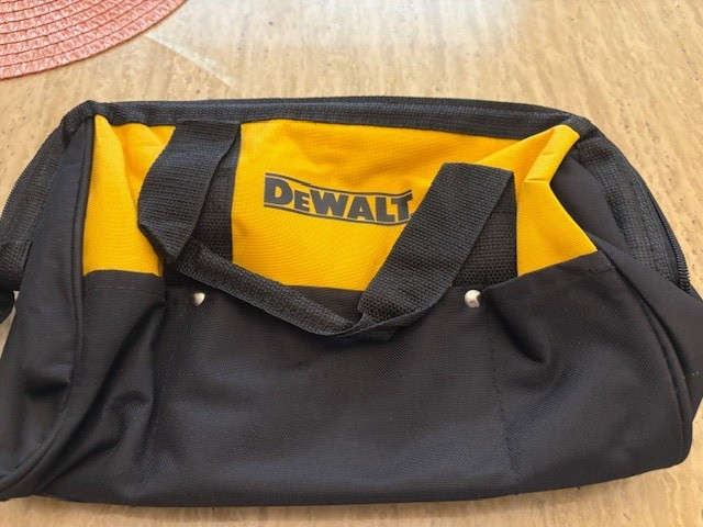 DEWALT BAG, MEASUREMENT TAPE & 6-1/2″ BLADE