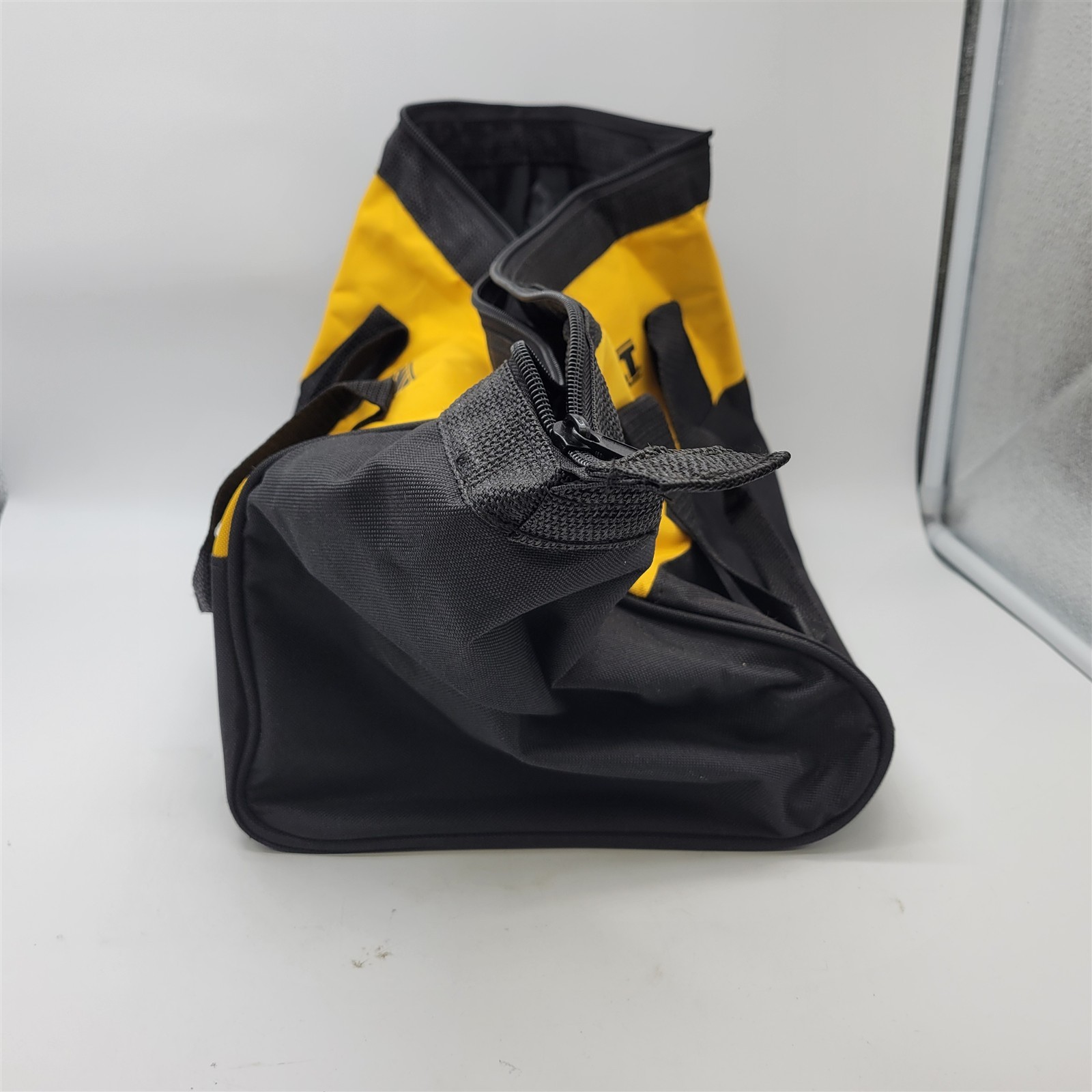 Dewalt 13″ Tool Bag Balistic Nylon With Zipper Closure 13 x 10 x 10 NA705139