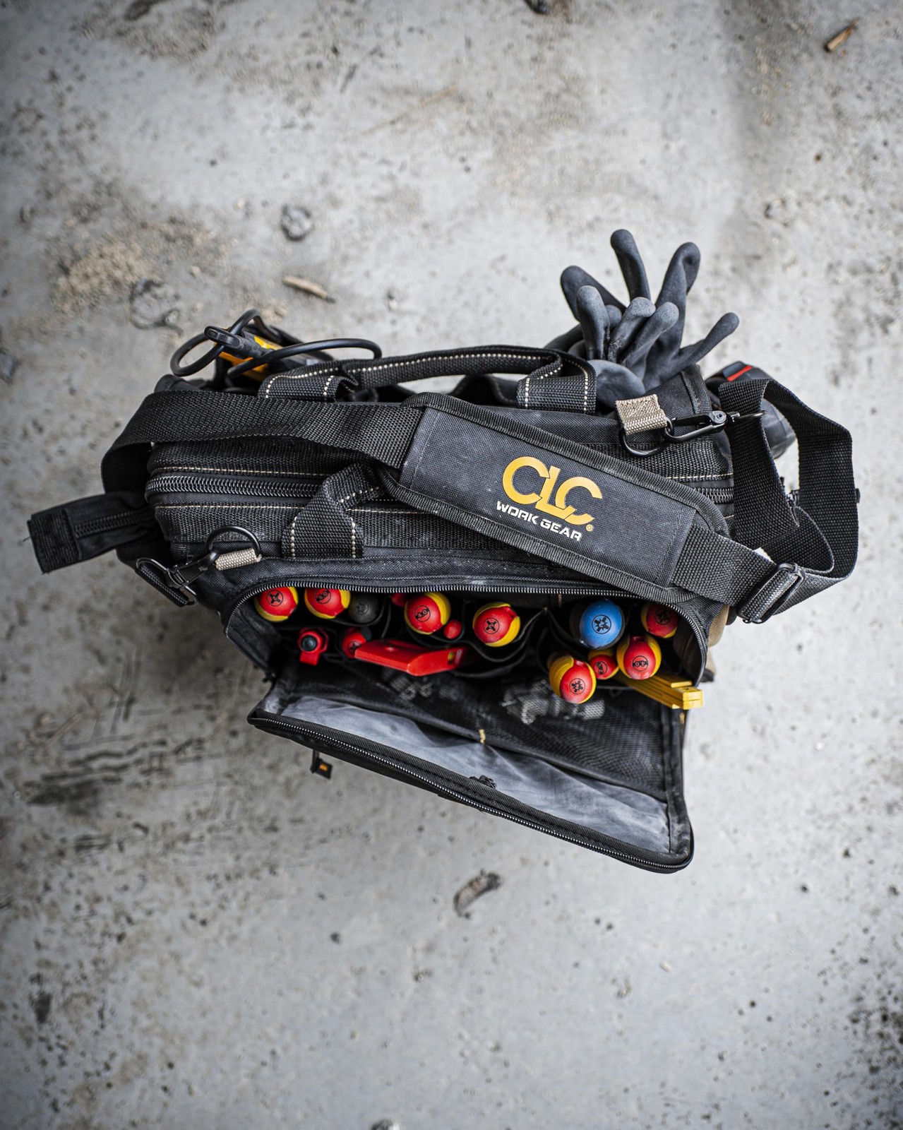 Custom Leathercraft1537 Multi-Compartment Tool Carrier, 30 Pocket, 13 In.