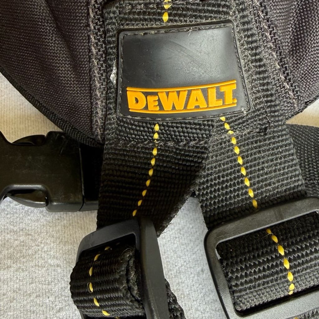 DEWALT DG5641 20-Pocket Pro Framer’s Combo Apron with Yoke-Style Suspenders