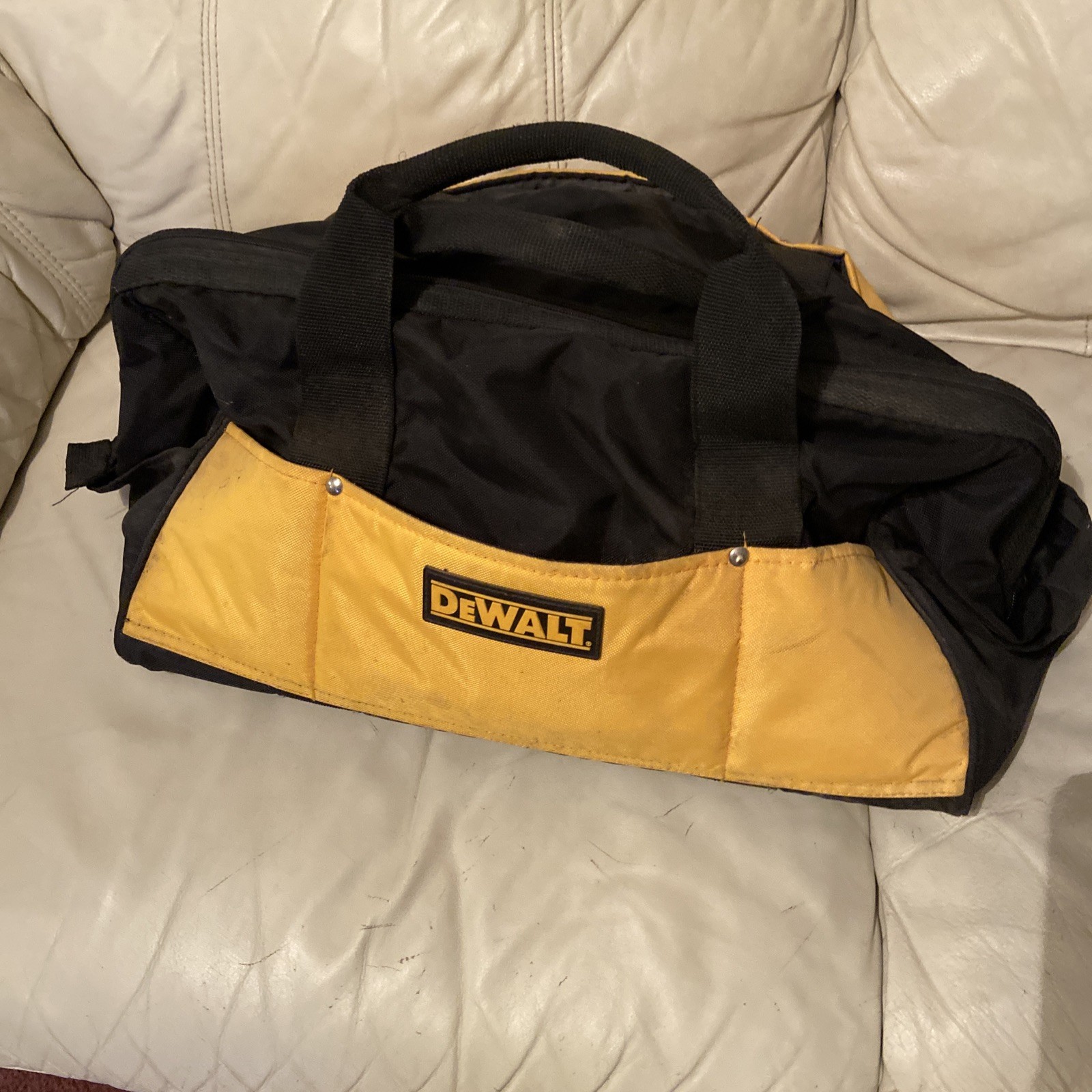 Dewalt 18″ Rigid bottom Tool Bag (18″x12″) Yellow & Black