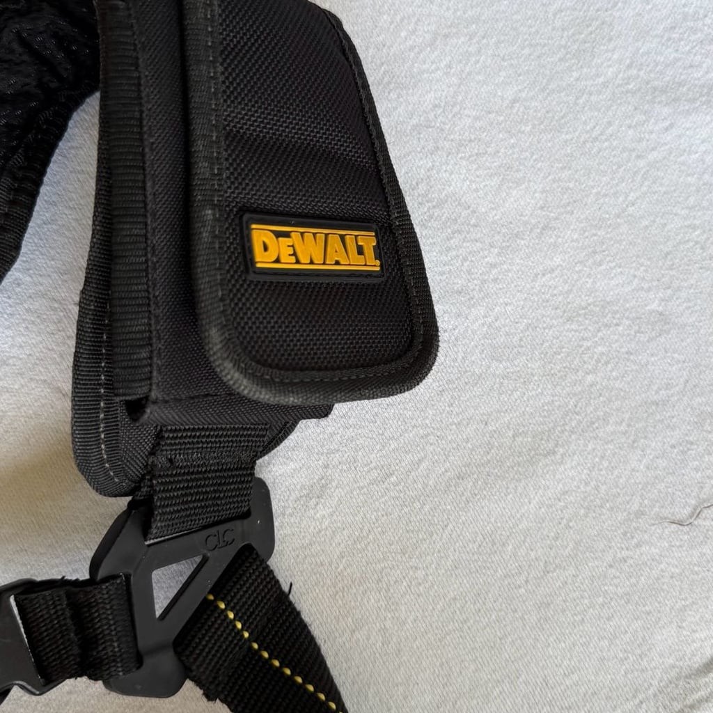 DEWALT DG5641 20-Pocket Pro Framer’s Combo Apron with Yoke-Style Suspenders