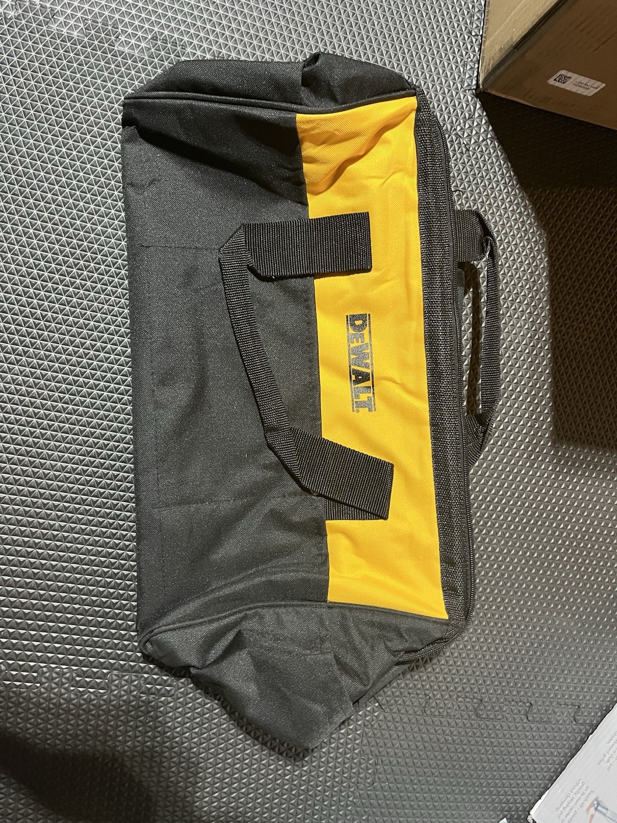DEWALT 629053-00 15″ Medium Heavy Duty Contractor Tool Bag 18″x11x11 New
