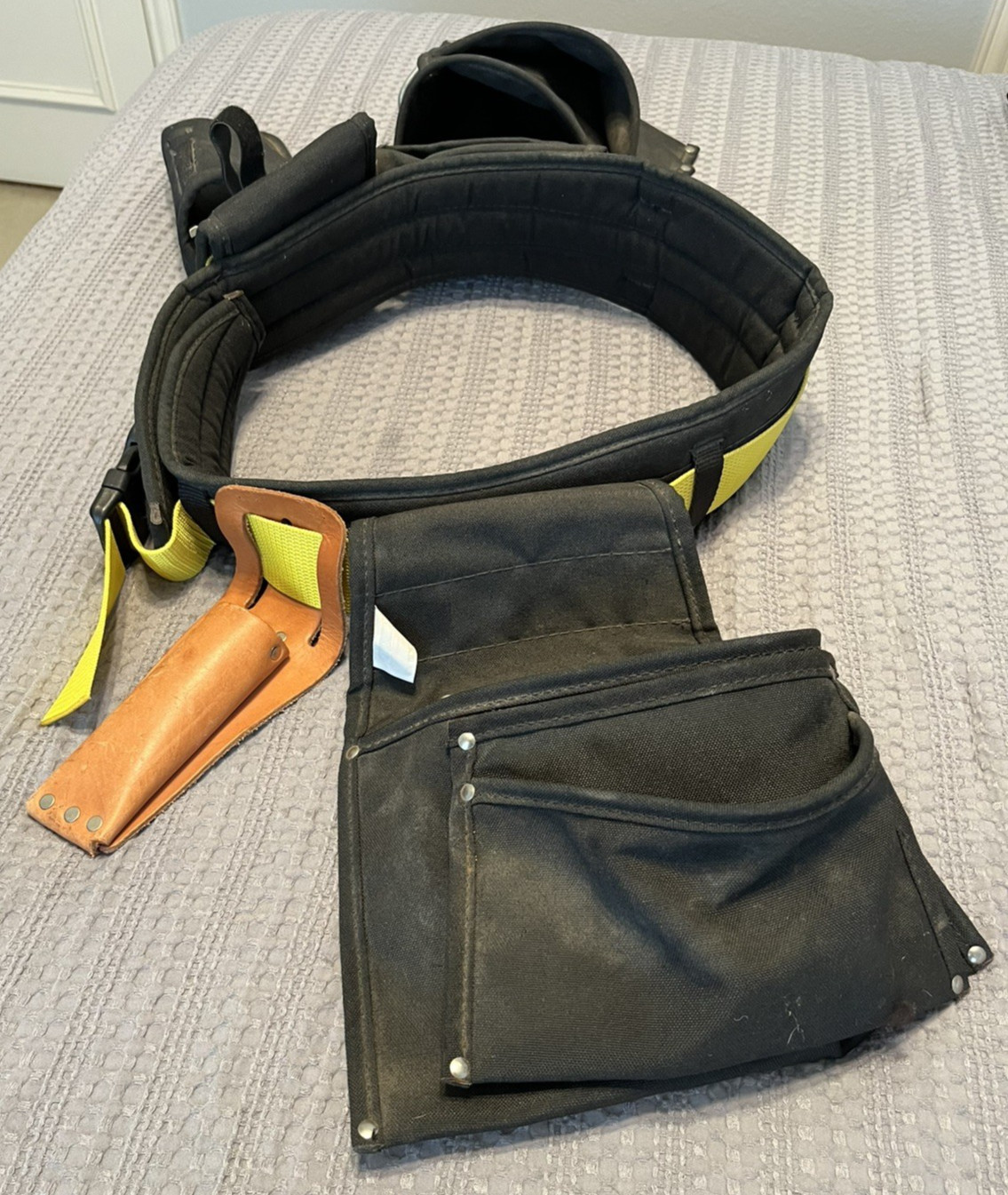 Padded tool belt with multiple Stanley Pouches, Drill Holster and Knife Sleeve
