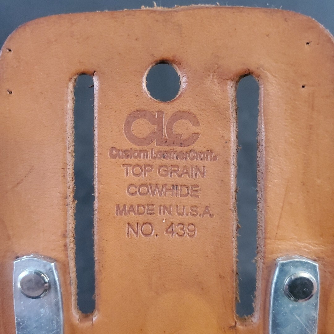 CLC Custom LeatherCraft #439 – Steel Loop Top Grain Leather Belt Hammer Holder