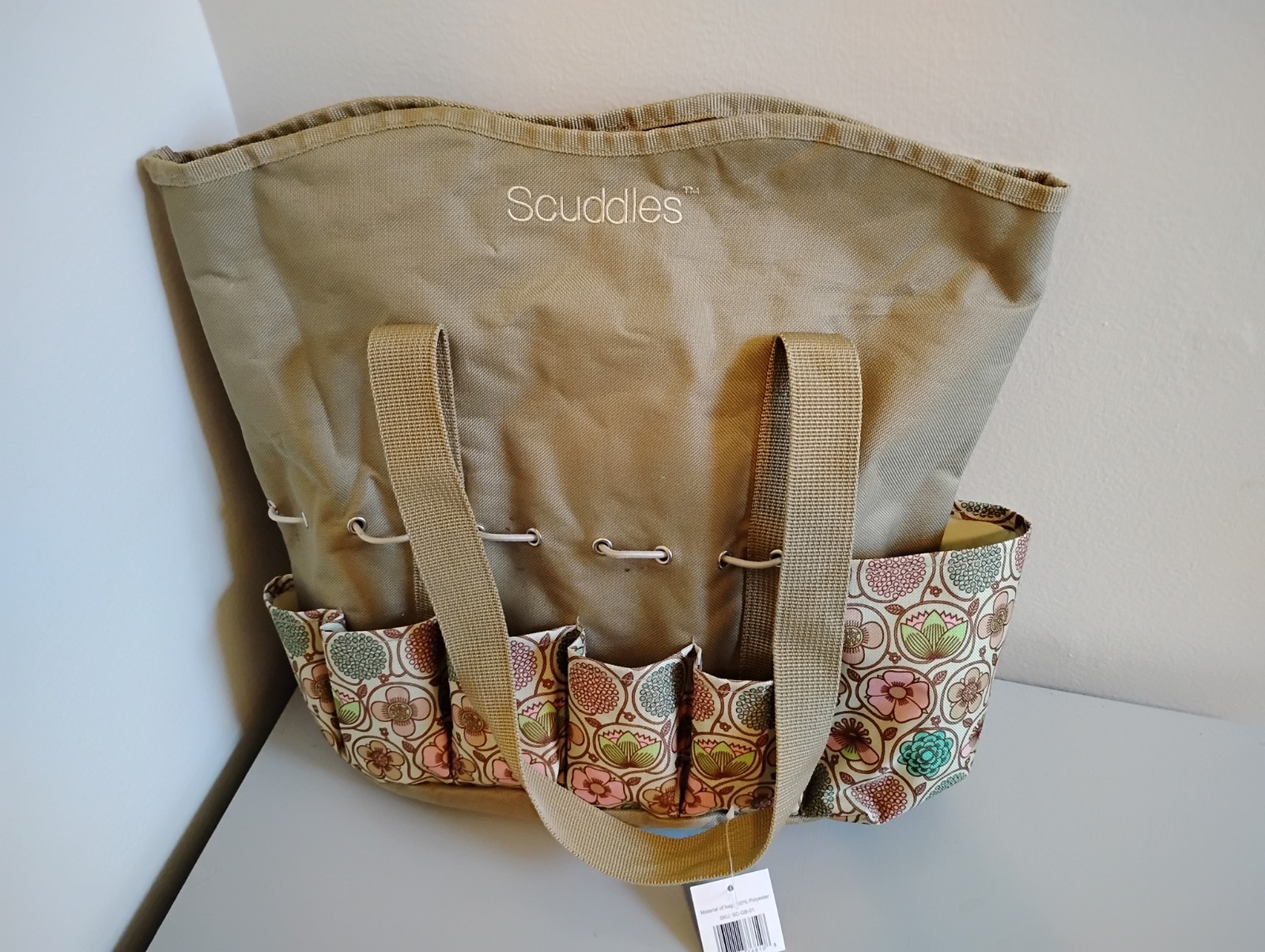 Garden Tool tote bag by Scuddles. Plenty of storage inside/out. Near Mint.