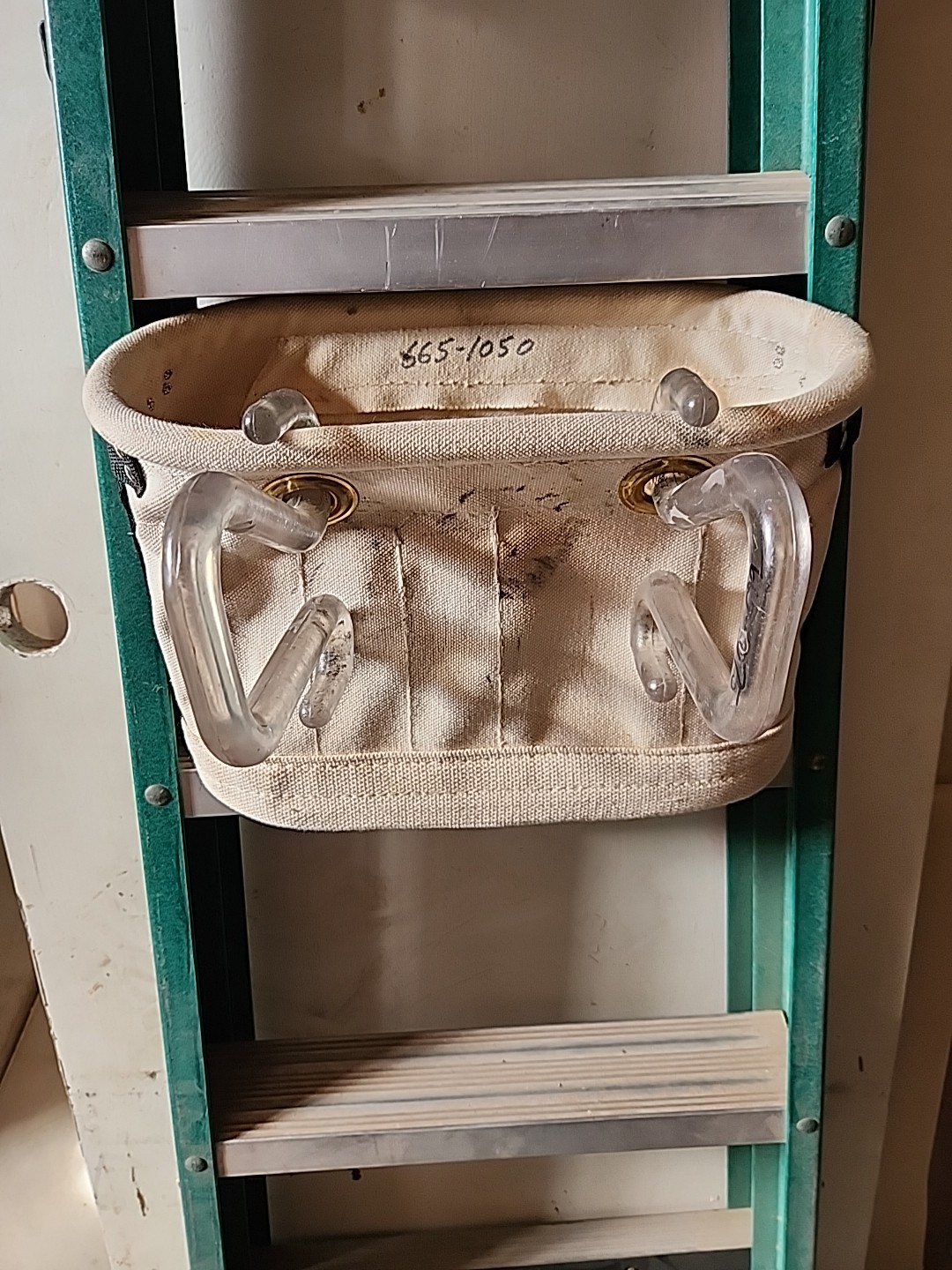 F45 HALL’S SAFETY WHITE CANVIS LINEMAN BAG 7 X 15x 10tall INCHES w hooks