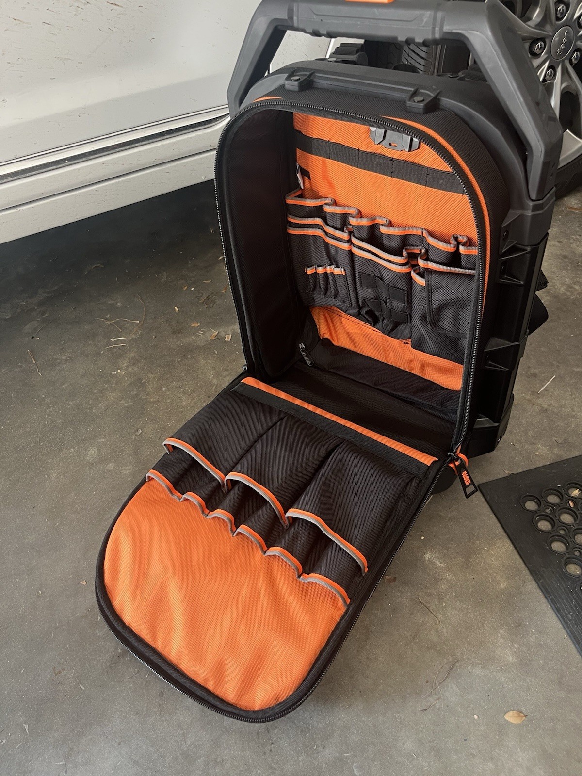 Klein Tools 55604 Rolling Tool Backpack